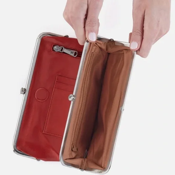 HOBO Lauren NWT Scarlet Leather Wristlet - Picture 3 of 10